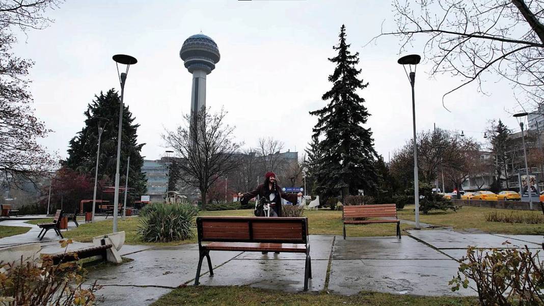 Ankaralı Jack Sparrow, oyun havalarıyla başkenti coşturdu! Görenler telefona sarıldı 6